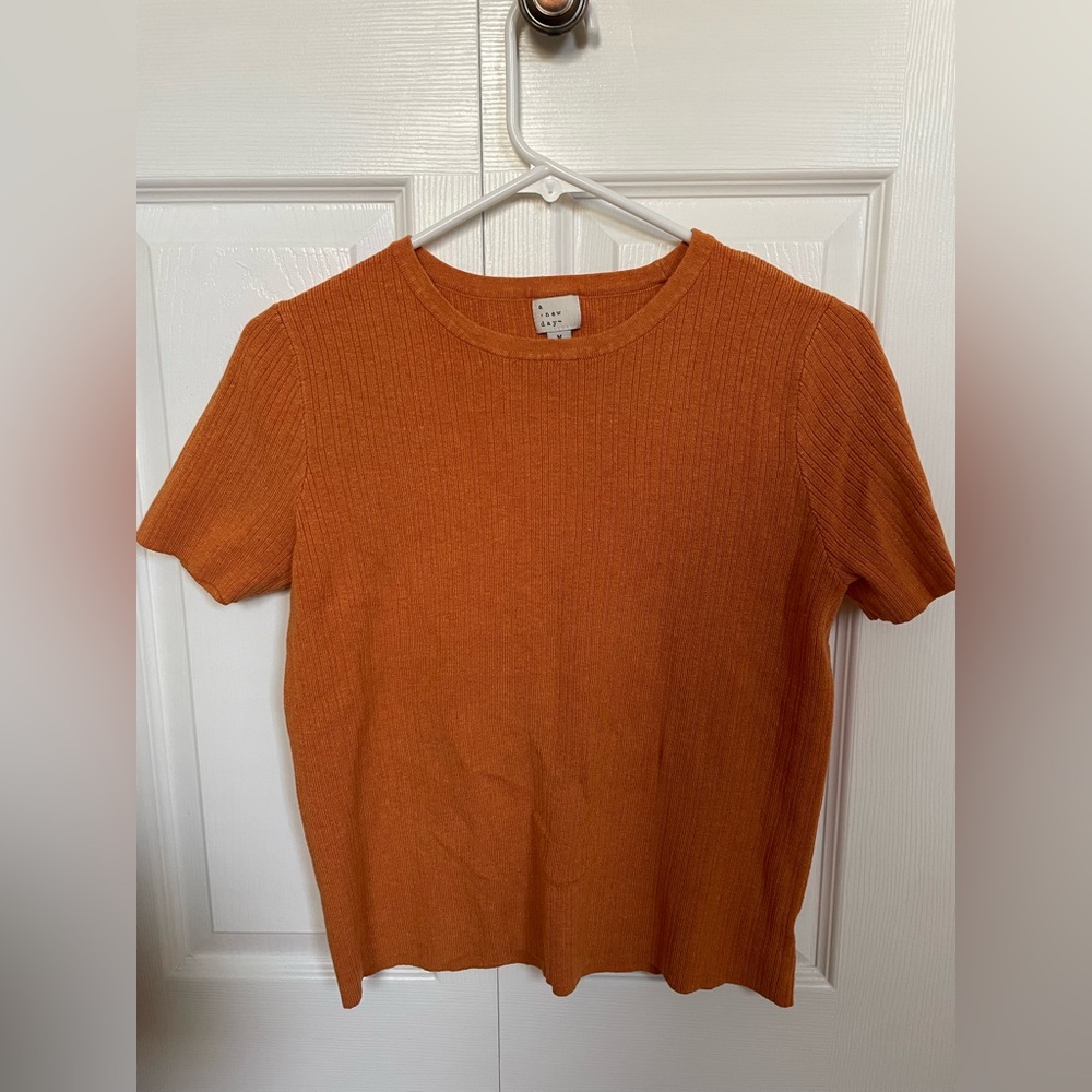 Cozy orange sweater tee, size M